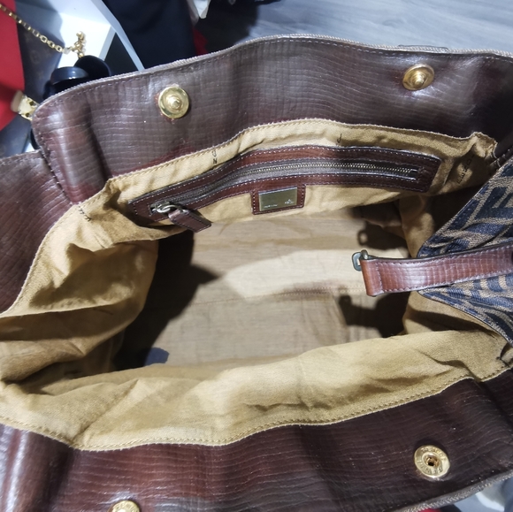 (sold)100% Authentic Fendi De Jour Large Zucca - Picture 7 of 16